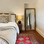 The Little Chantry - Hot Tub, Riverside, Pet Friendly Holiday home *