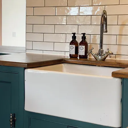 The Little Chantry - Hot Tub, Riverside, Pet Friendly *