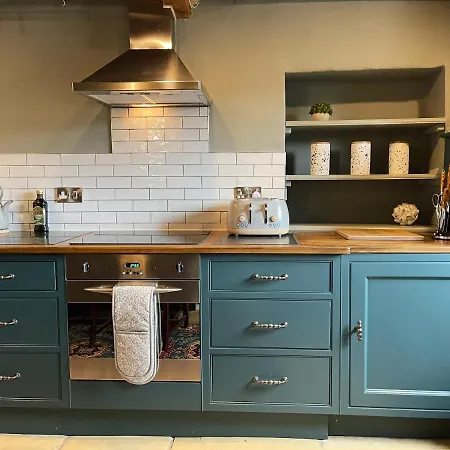 The Little Chantry - Hot Tub, Riverside, Pet Friendly בית נופש