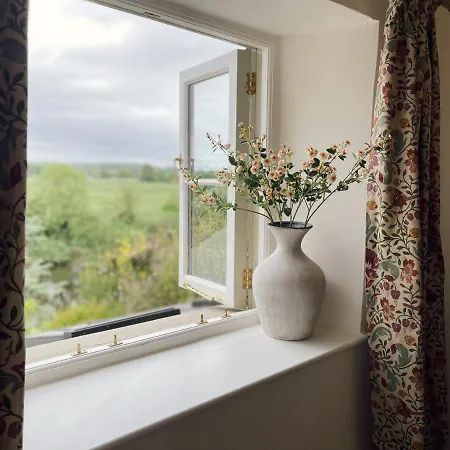 בית נופש The Little Chantry - Hot Tub, Riverside, Pet Friendly