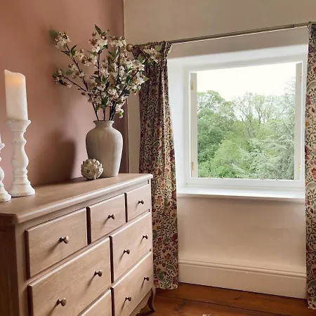 בית נופש The Little Chantry - Hot Tub, Riverside, Pet Friendly