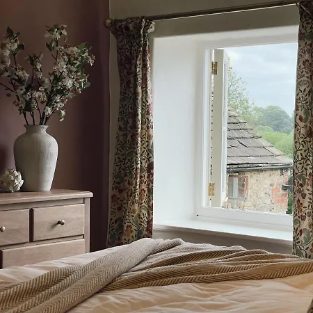 The Little Chantry - Hot Tub, Riverside, Pet Friendly Holiday home West Tanfield