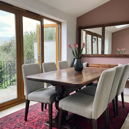 The Little Chantry - Hot Tub, Riverside, Pet Friendly Holiday home *