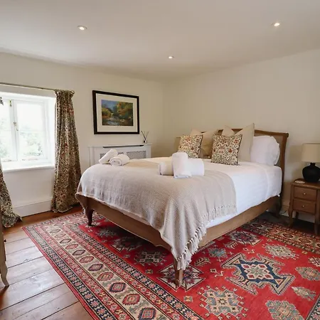 The Little Chantry - Hot Tub, Riverside, Pet Friendly *