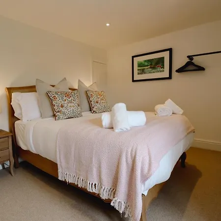 The Little Chantry - Hot Tub, Riverside, Pet Friendly *