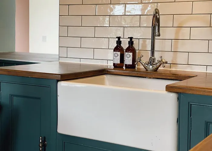 The Little Chantry - Hot Tub, Riverside, Pet Friendly *