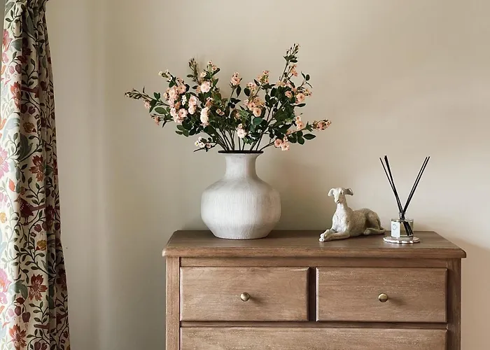 The Little Chantry - Hot Tub, Riverside, Pet Friendly *