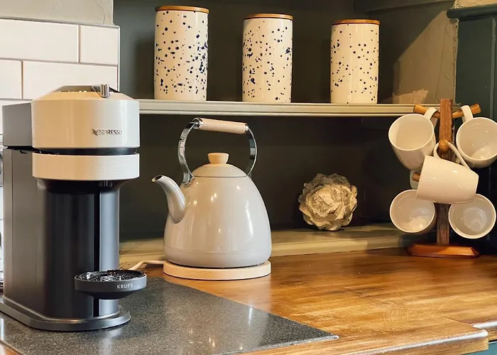 The Little Chantry - Hot Tub, Riverside, Pet Friendly Holiday home West Tanfield