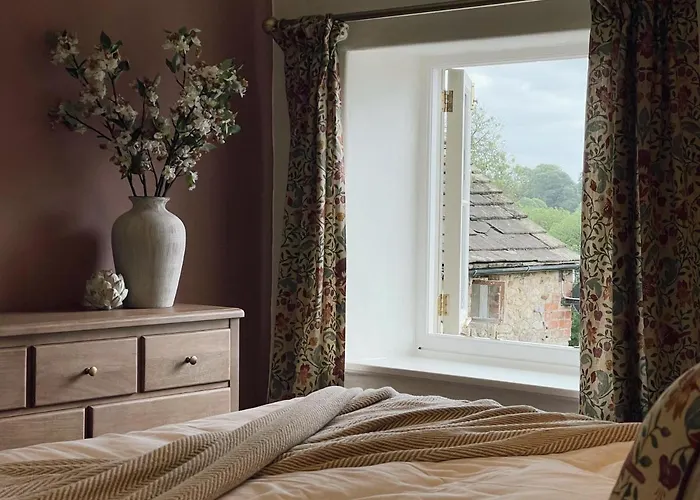 The Little Chantry - Hot Tub, Riverside, Pet Friendly Holiday home West Tanfield