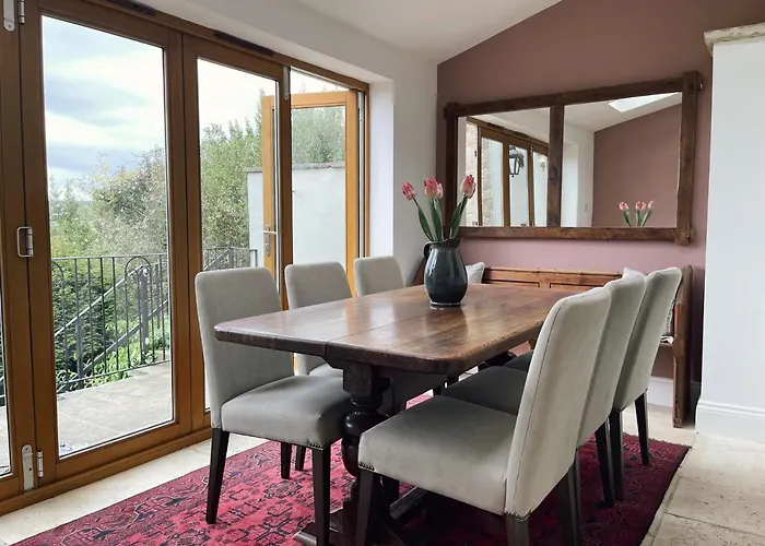 The Little Chantry - Hot Tub, Riverside, Pet Friendly Holiday home *