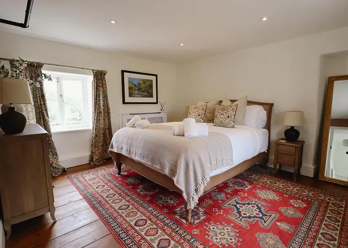 The Little Chantry - Hot Tub, Riverside, Pet Friendly *