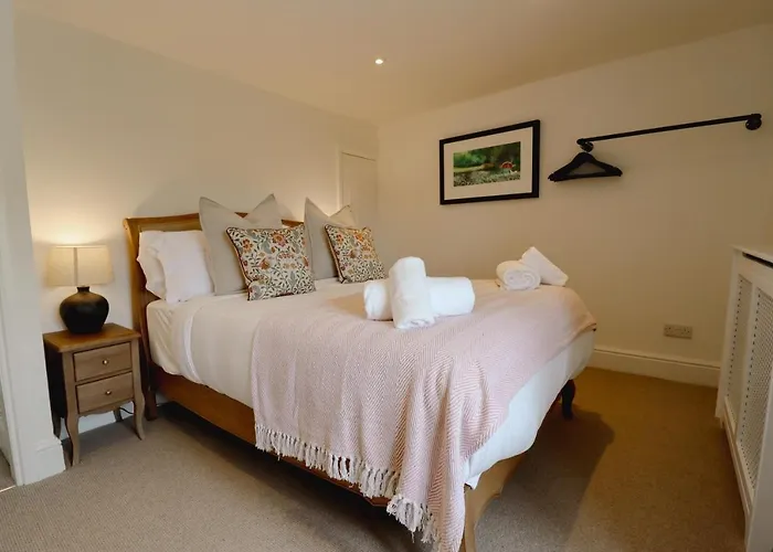 The Little Chantry - Hot Tub, Riverside, Pet Friendly *